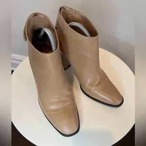 Via Spiga Aston Zip Booties Size 8.5 Nude